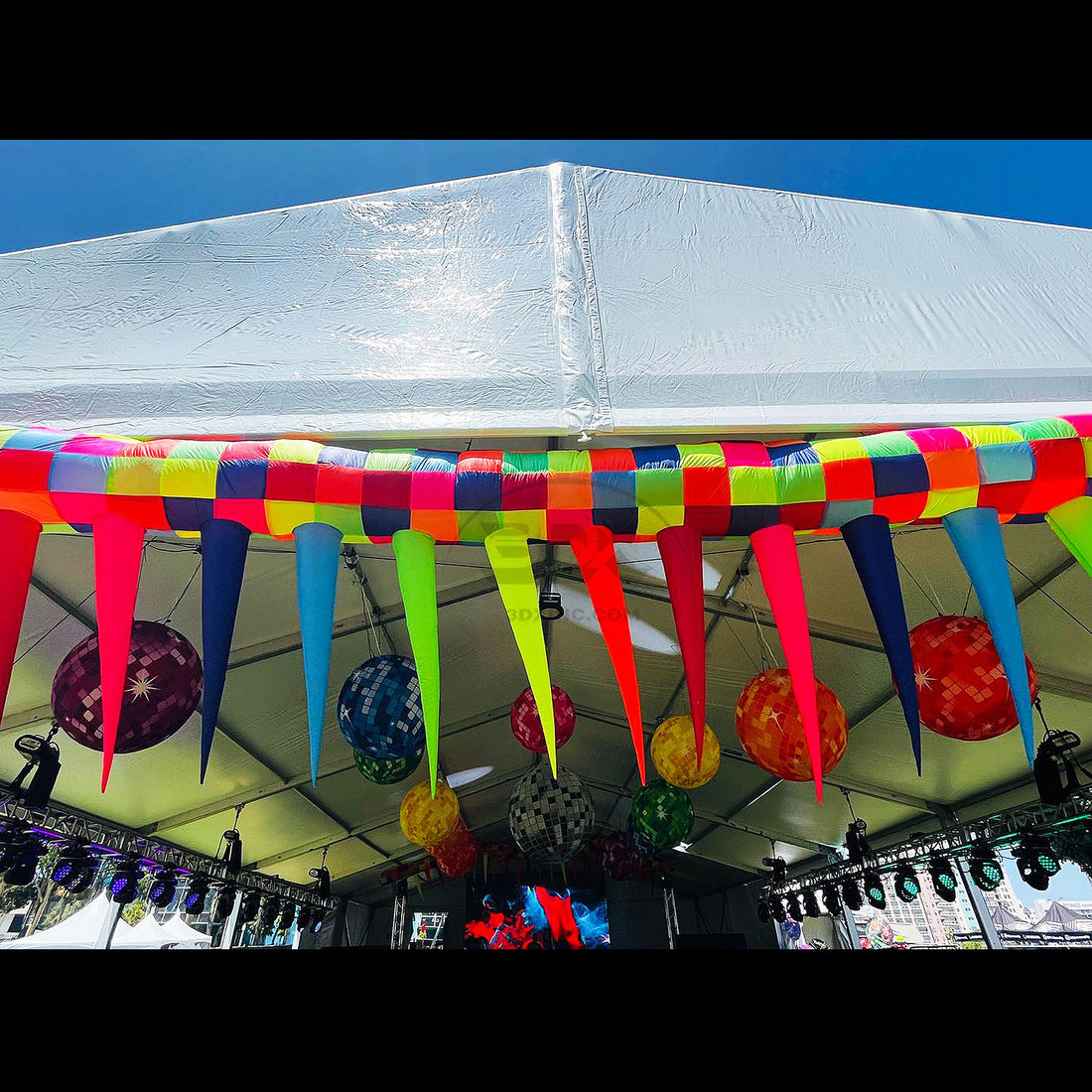 Extra Large Inflatables – 3DX INC.